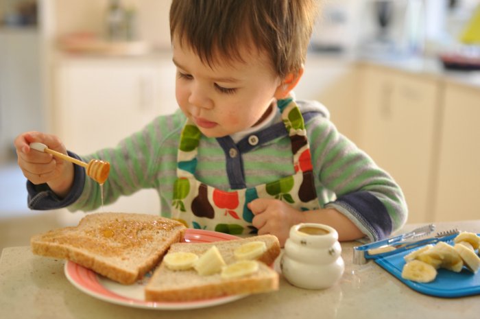 ¿Por qué los niños menores de 12 meses no pueden comer miel?